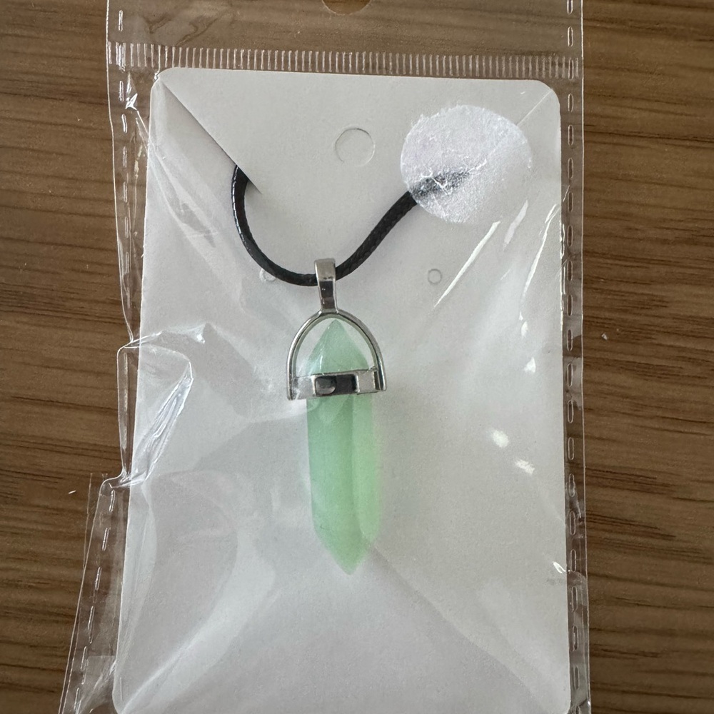 Howie Creations Elegant Green Pendant Necklace - NWOT